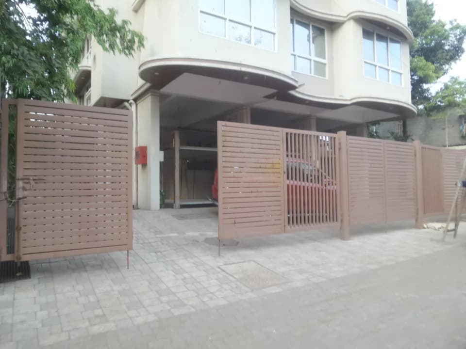 Aayush Aastha, Swastik Park
