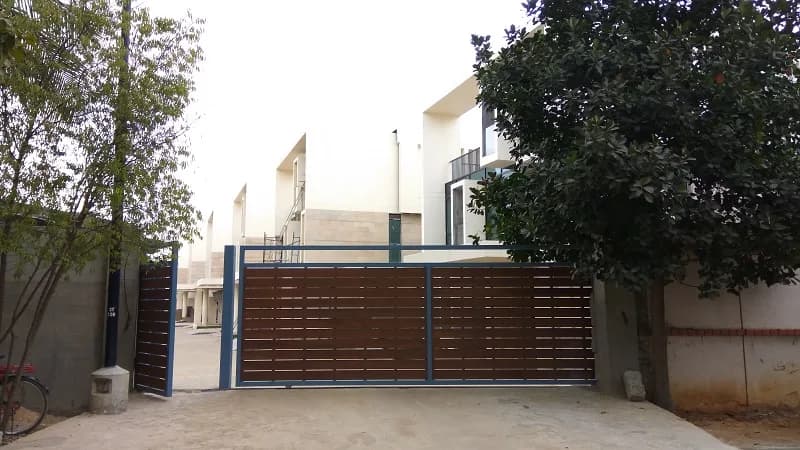 Olympia Enchante — Entrance