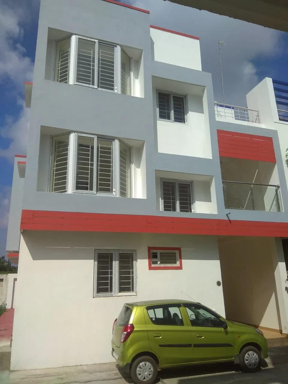 Capital Elina, Thalambur
