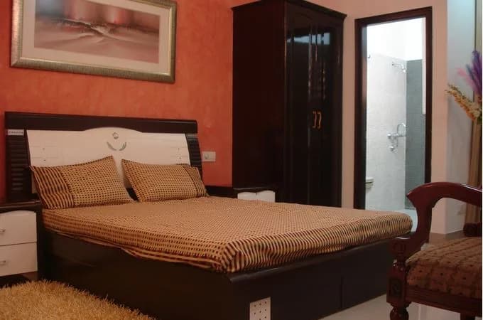 Motia Heights — Guest Bedroom