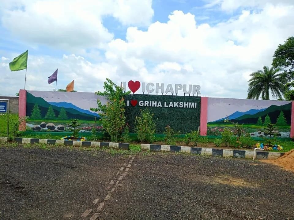Griha Lakshmi, Ichapur