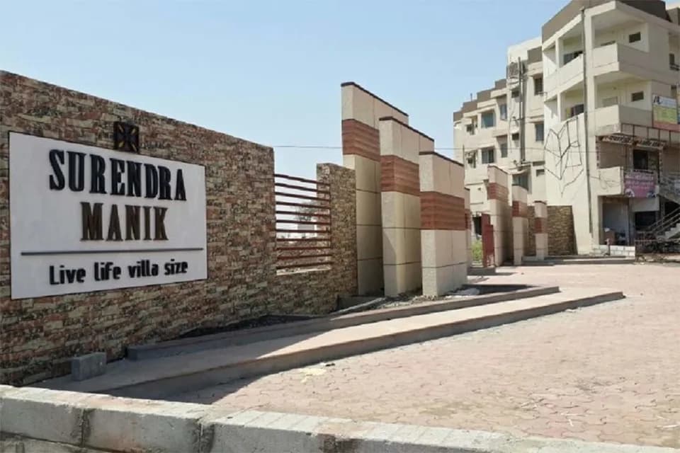 Girija Surendra Manik, Awadhpuri