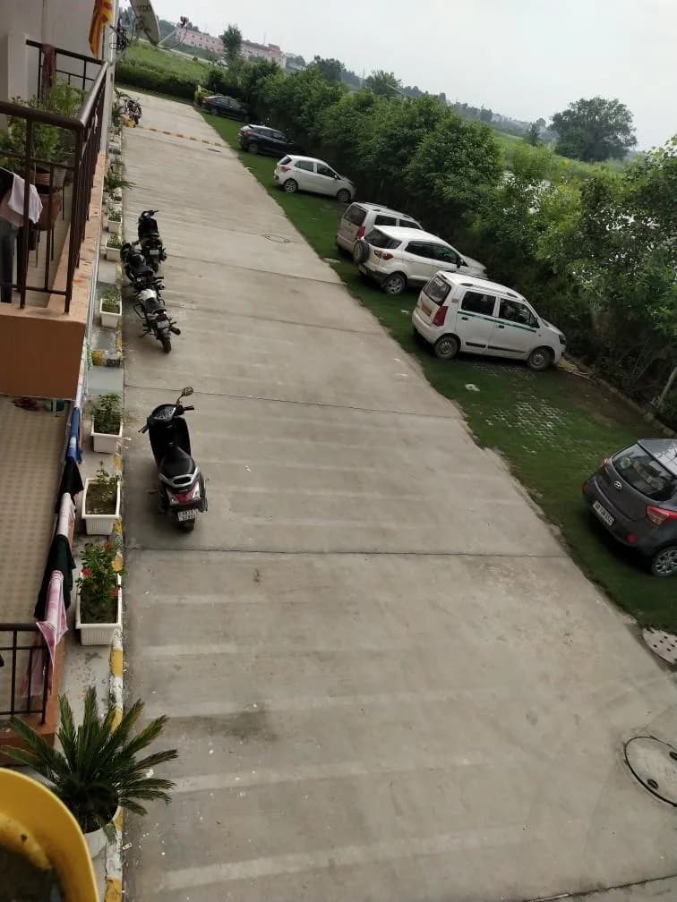 KLJ Nirvana Floors, Sector 15