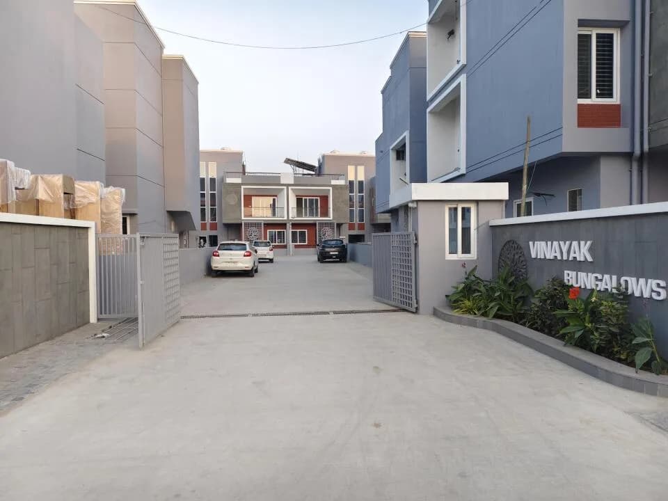 Vinayak Bungalows, Waghodia Road