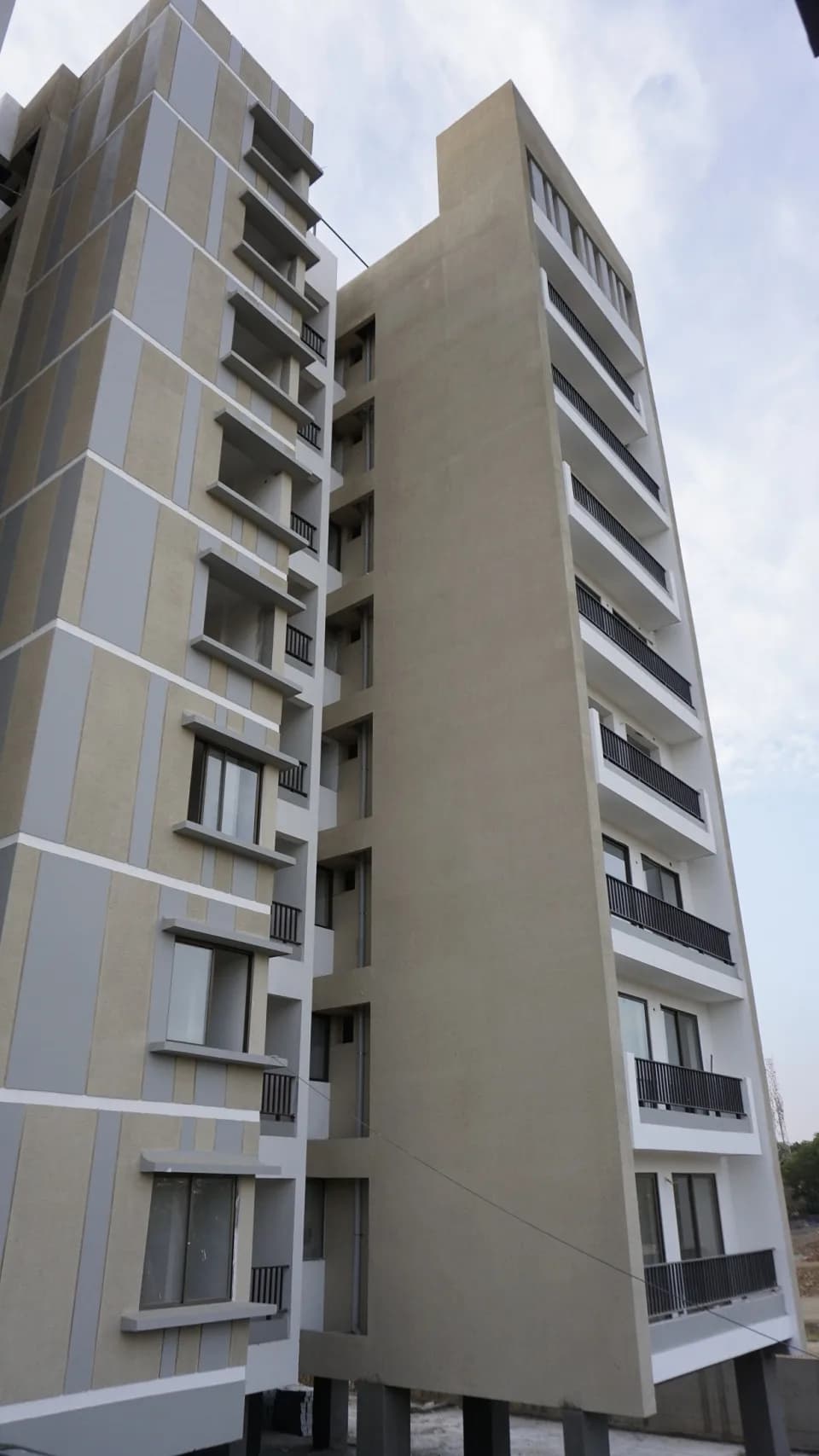 RCM Tiara Residence, Bicholi Hapsi