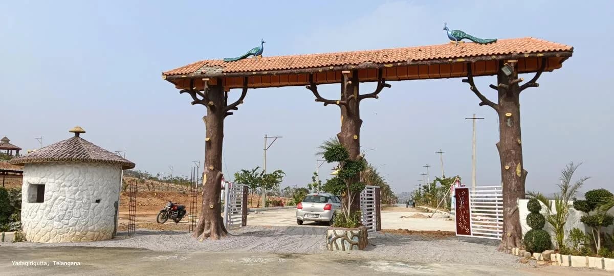 Kaku Mahateja Hill View — Entrance