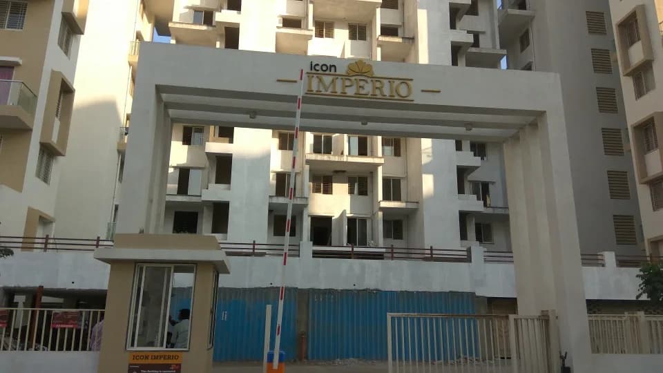 Icon Imperio — Entrance