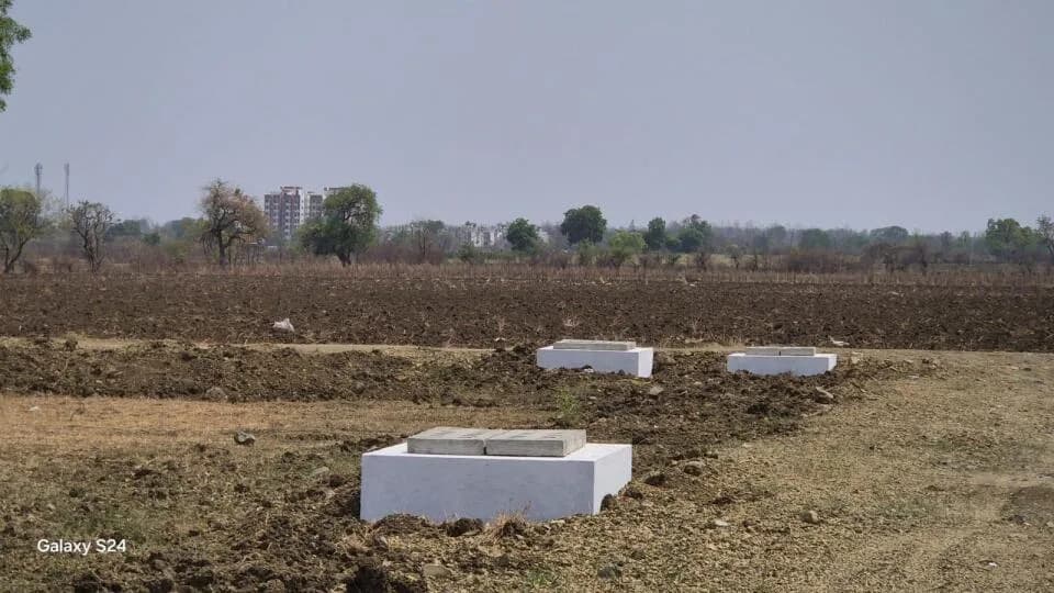 Shri Gajanan Nagari, Besa