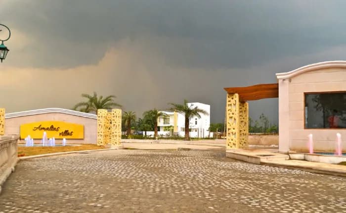 Blue Mountain Amaltas Villas, Lamachaur