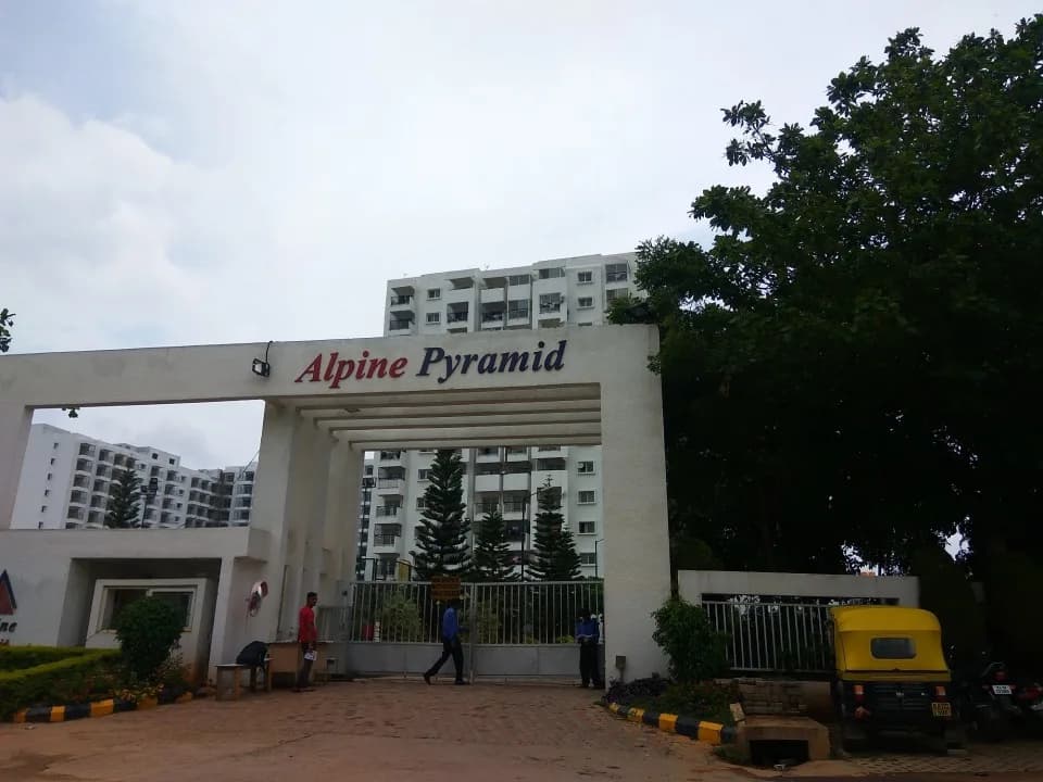 Alpine Pyramid, Sahakara Nagar
