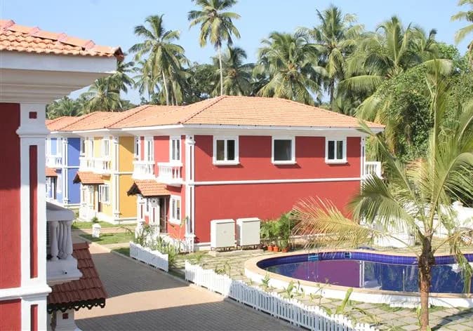 Reira Crescent Villas — side view