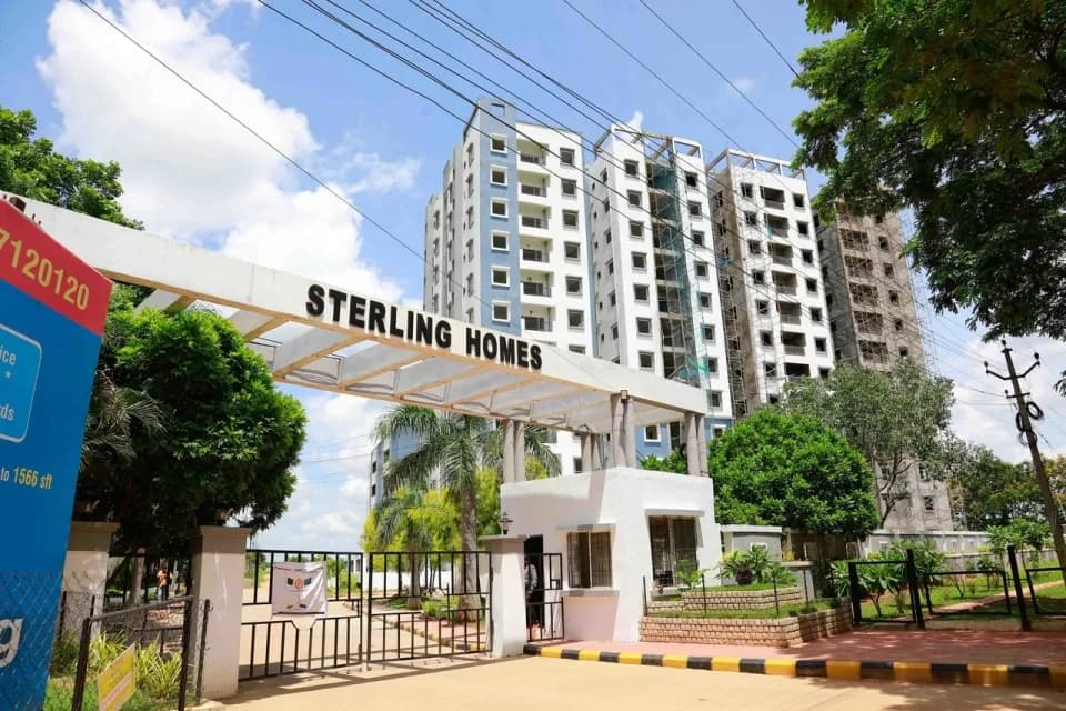 Modi Sterling Heights, Kompally