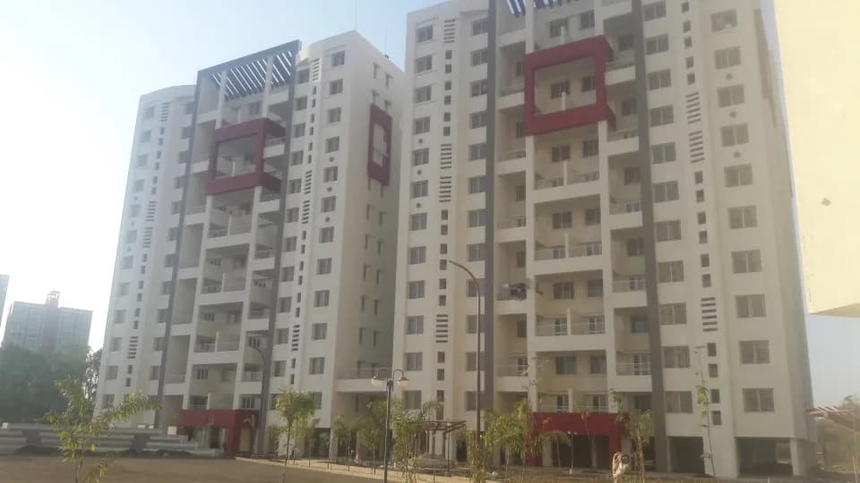 Kunal Iconia, Mamurdi