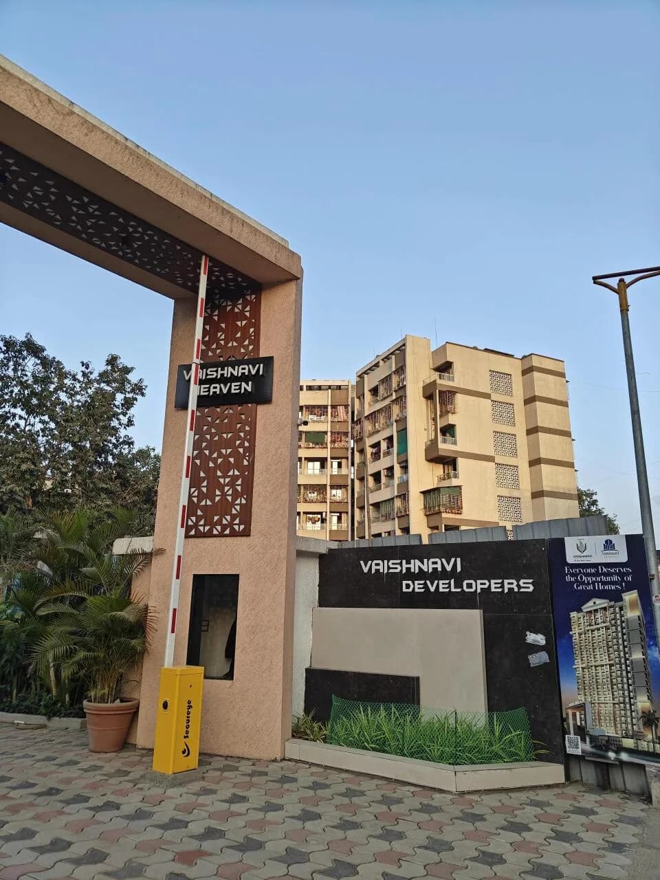 Vaishnavi Heaven, Kalyan East