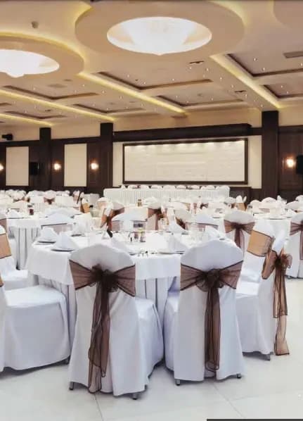 Dosti Oro 67, Kandivali West
