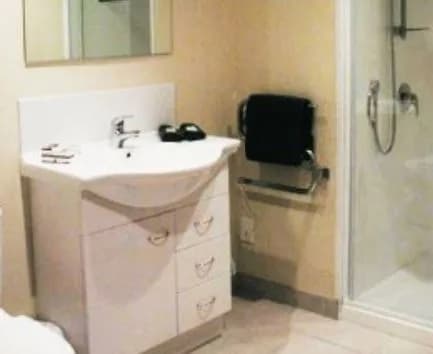 Meharia Windsor Midland — Bathroom