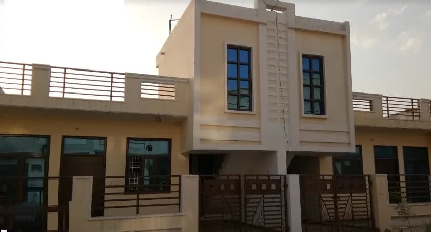 Maruti Pravasham, Rajrai