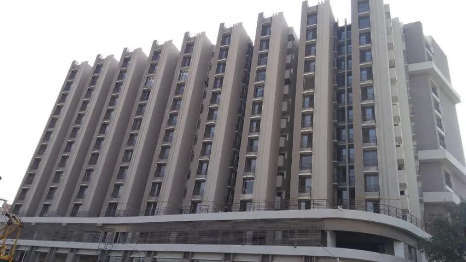Yash Pinnacle, Paldi