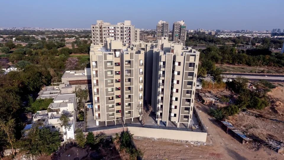Suryansh Solitaire, Shilaj
