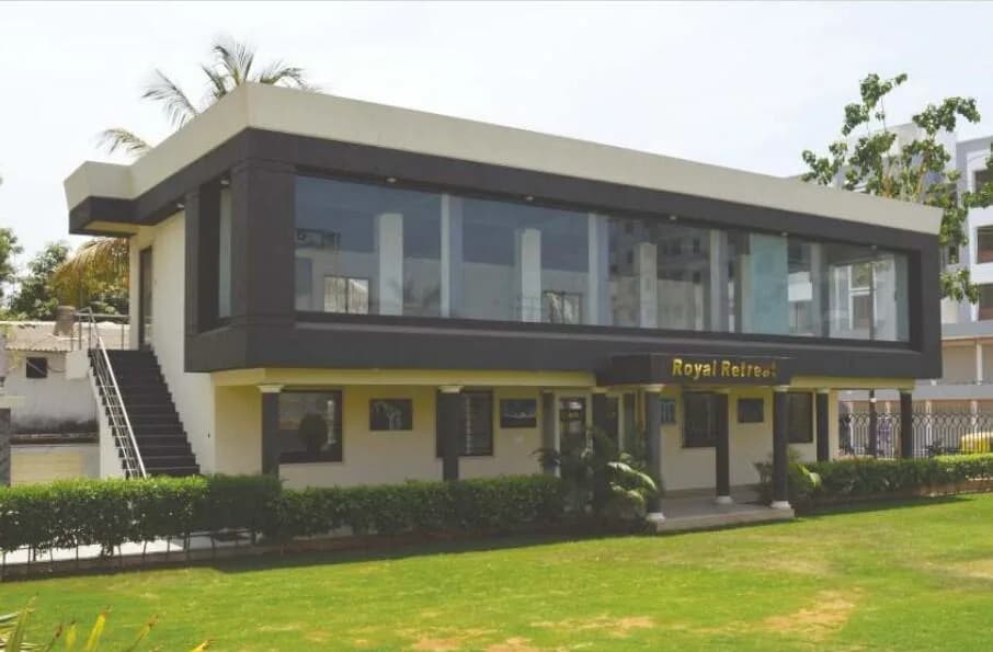 Royal Retreat — Club House