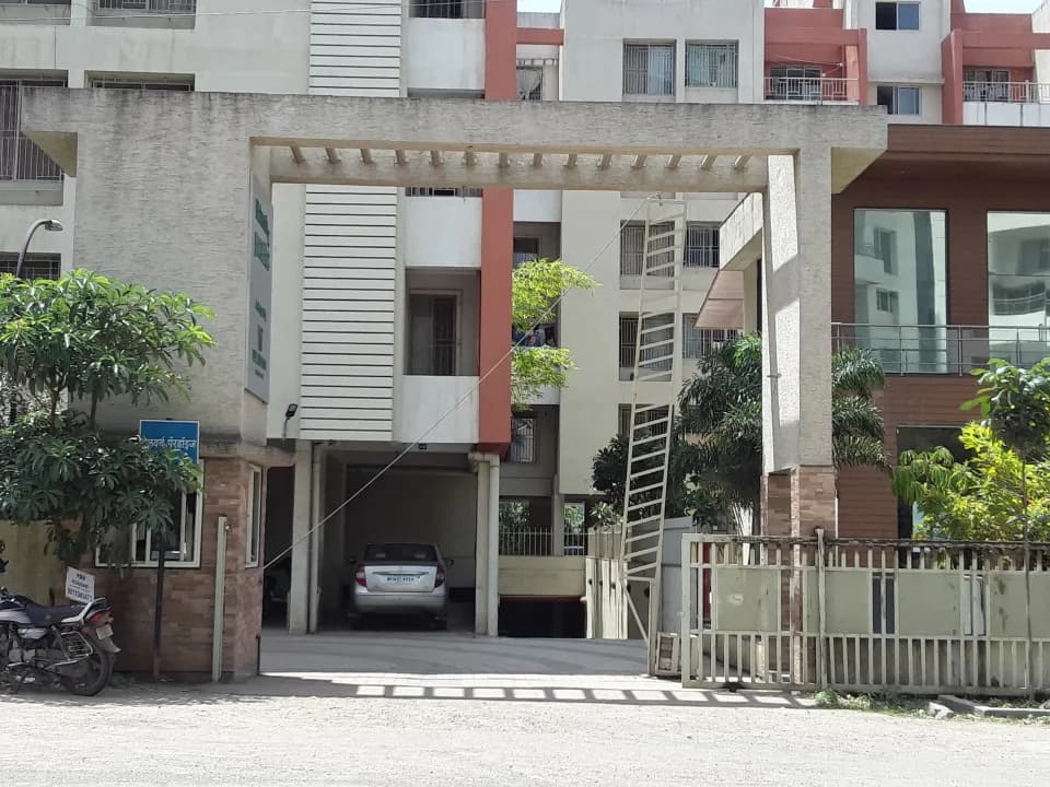 Welworth Paradise, Baner
