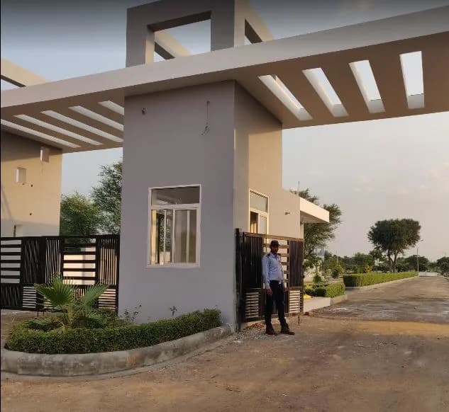 Shreshth Krishan Kunj — Entrance