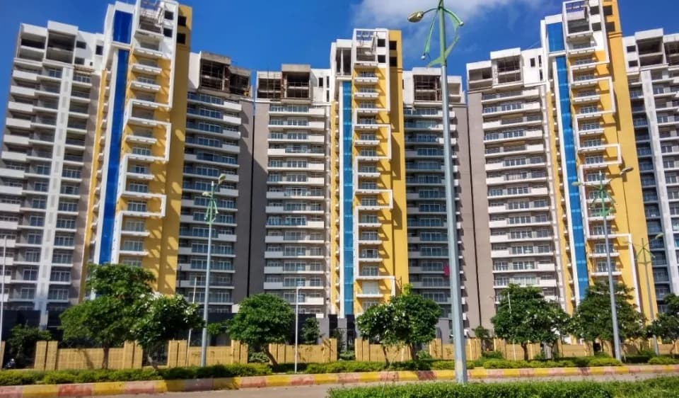 Tulsiani Golf View Apartments, Sushant Golf City