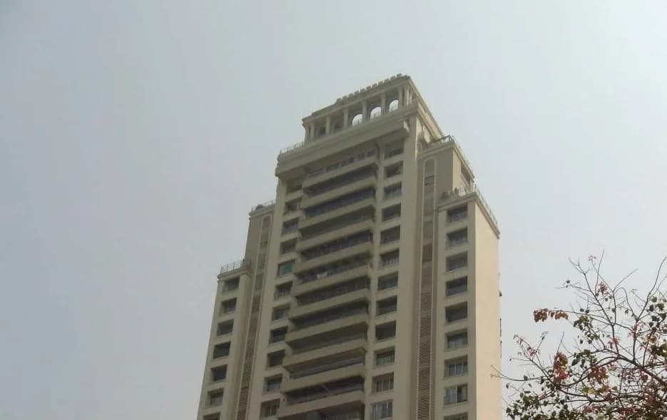 Raj EL Prado, Dadar East