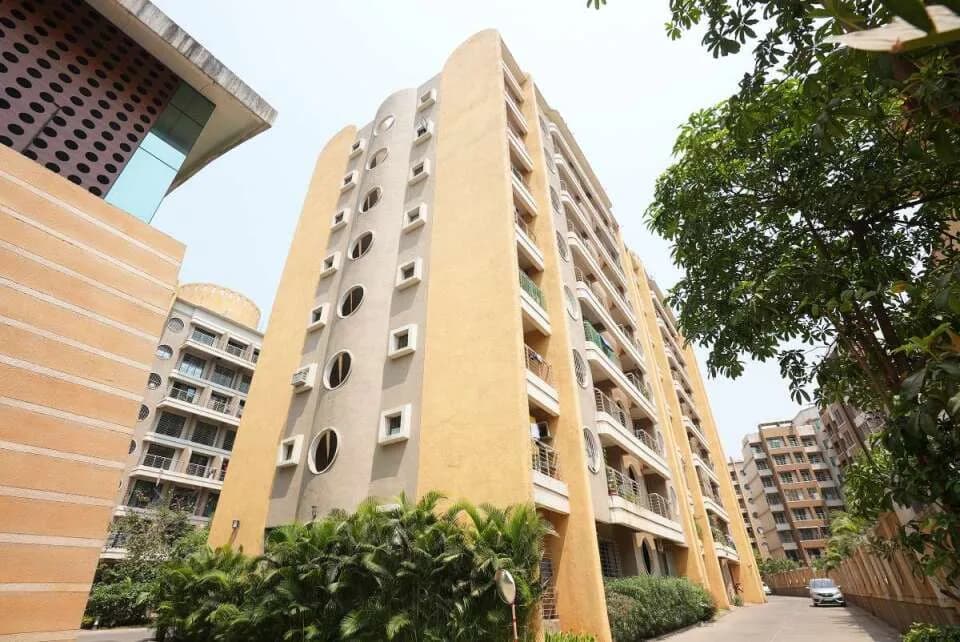 Tharwani Ariana, Ambernath