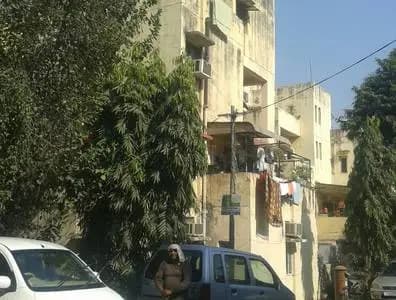 DDA Flats, Gulabi Bagh