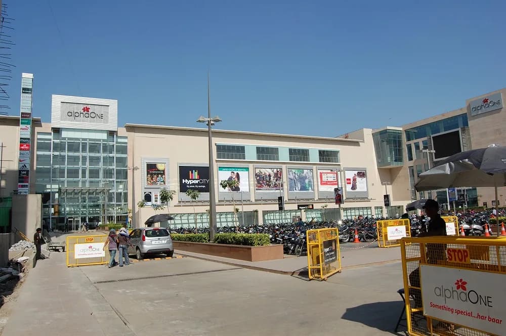 Alpha One, Vastrapur