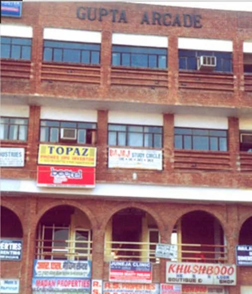 Gupta Arcade Paschim Puri, Paschim Puri