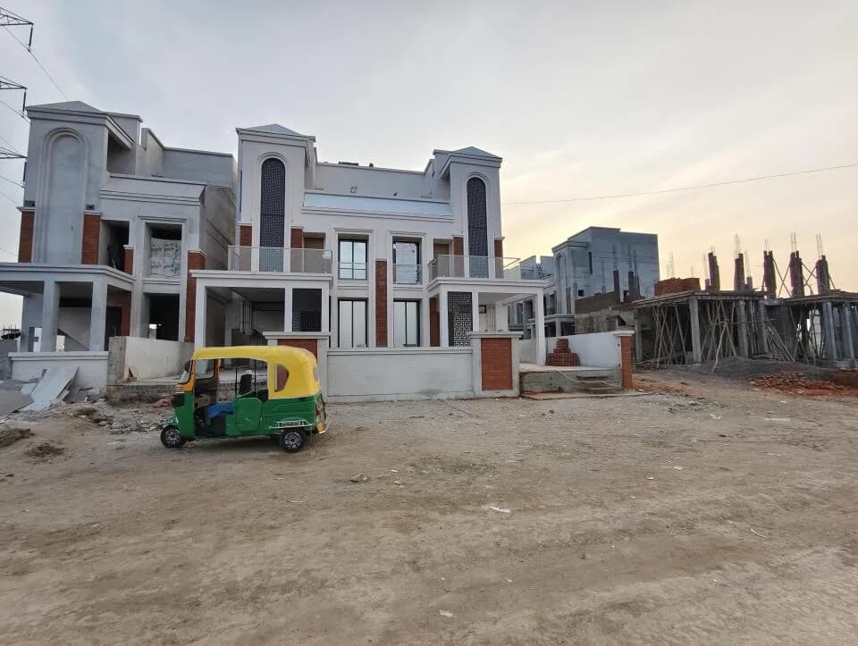 Navya Swarnim Palace, Tarsali 