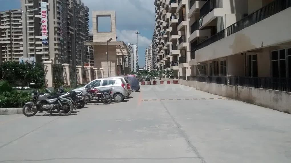 Gaur City 6th Avenue, Sector 4