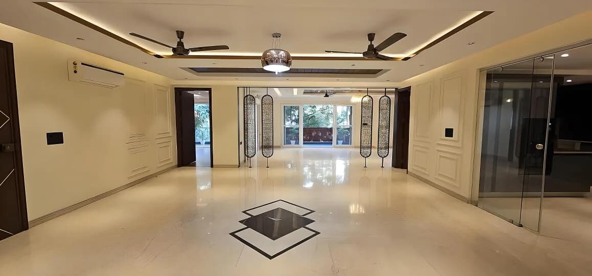 Bargainer Ultra Premium Floor, Sushant Lok Phase 1