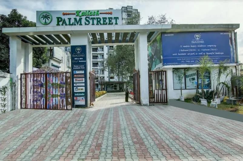 Kailash Palm Street — Entrance
