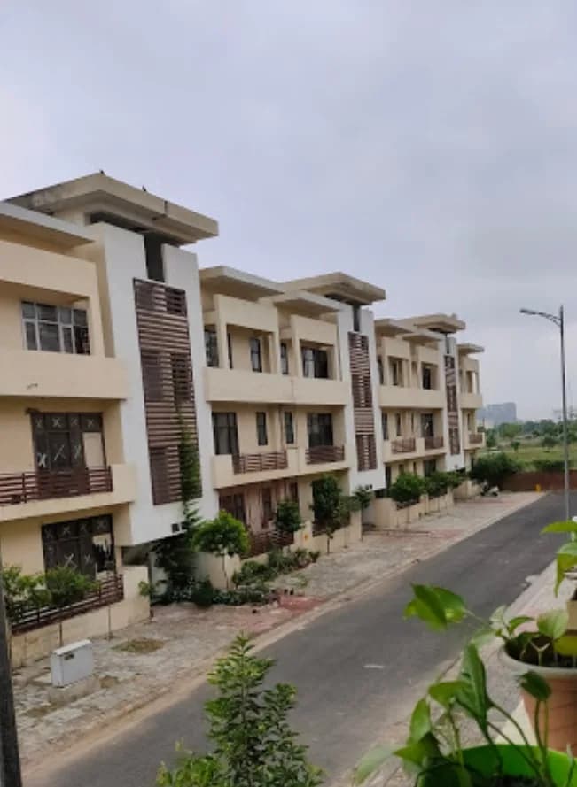 Aditya White Cottage, NH 24 Highway
