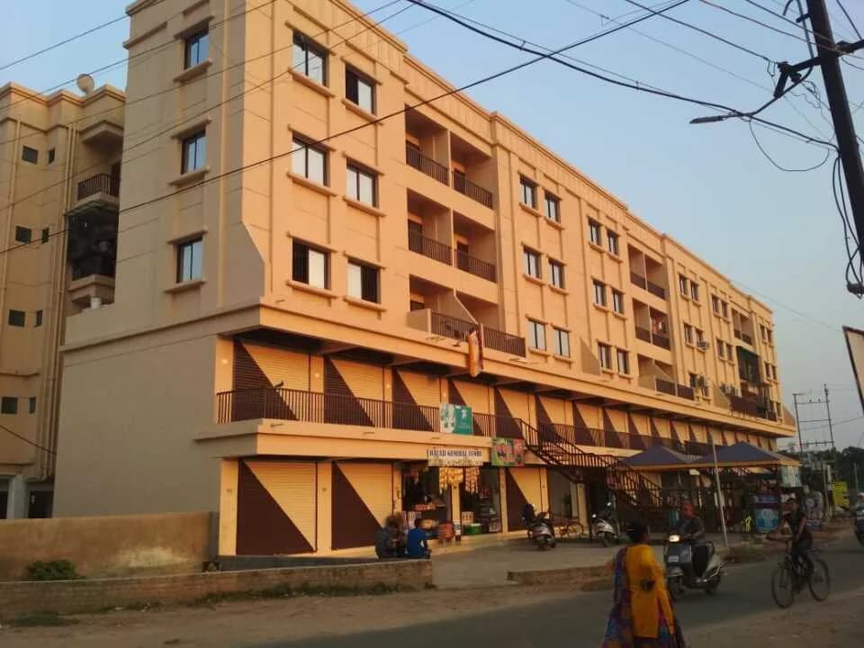 Vraj Haveli Resi Cum Plaza, Makarpura