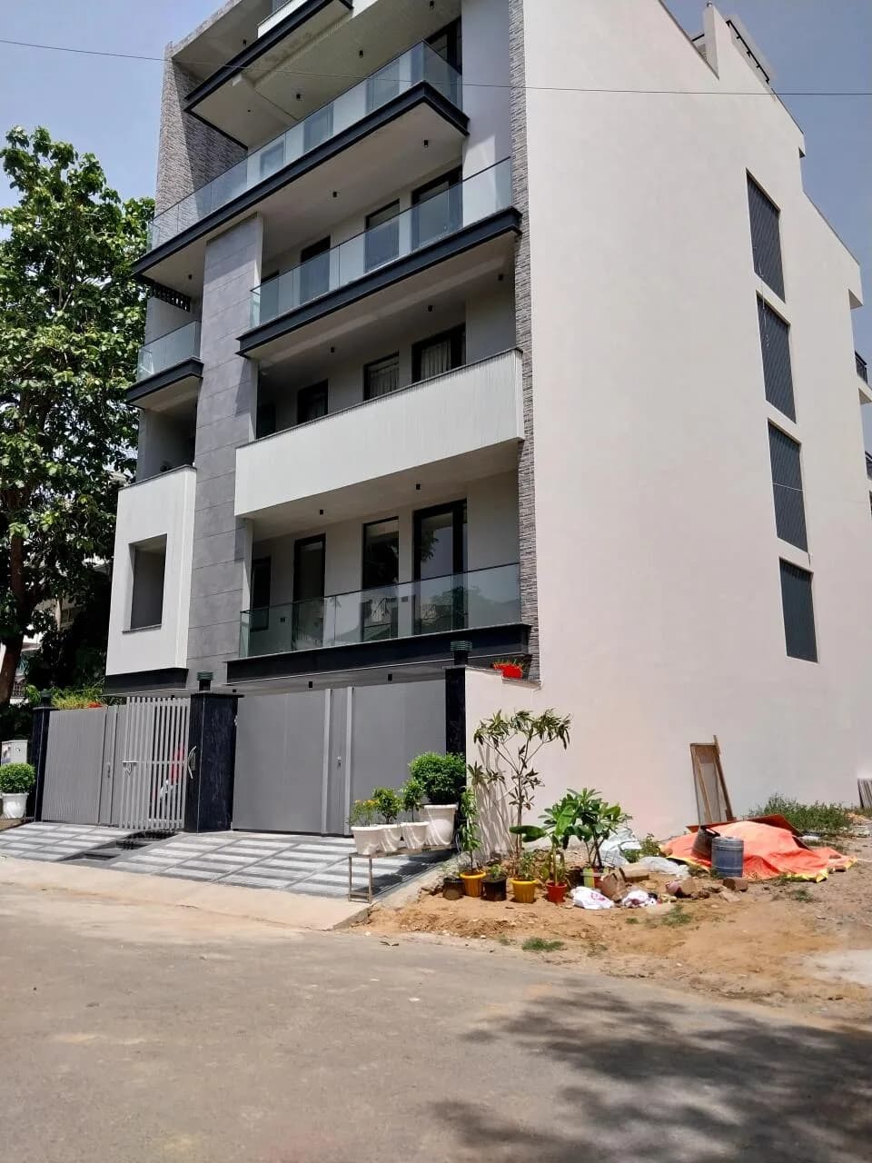 Floors By Sabharwal Associates, DLF Phase 4