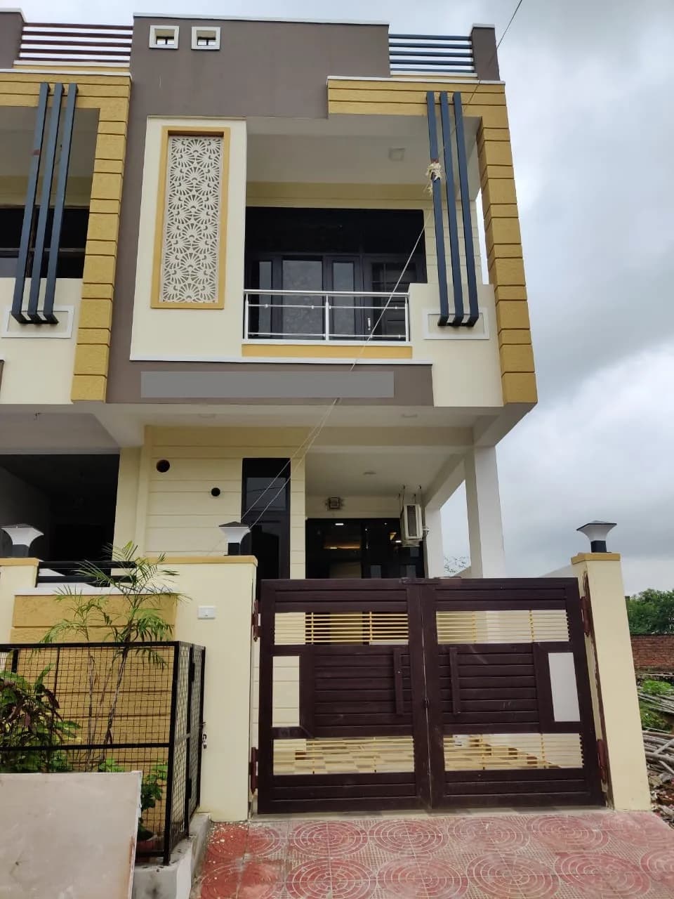 Crossworld Model Town Villa 3, Malviya Nagar