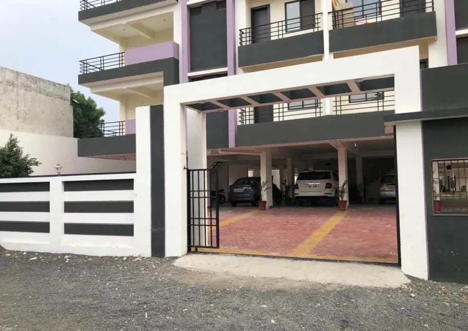 Parman Ramesh Residency, Rau