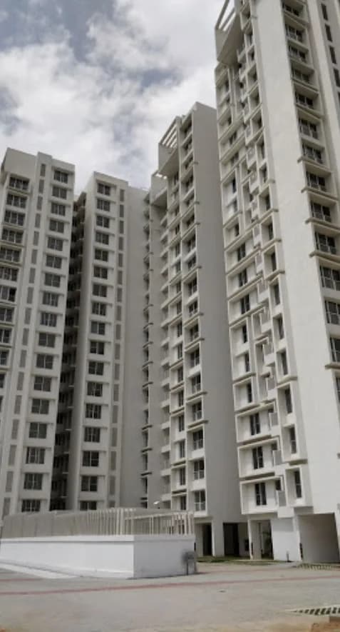 Purva Skydale, Harlur