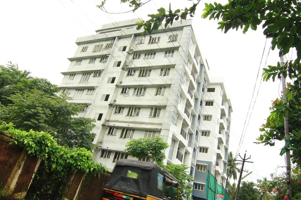Sapthavarna Sakthan Regency — Side view