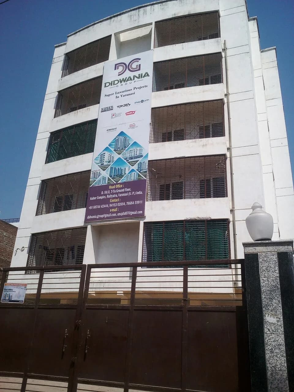 Didwania OM Square, Lohamandi