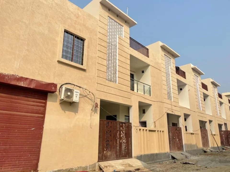 Royal Colony, Raebareli Road
