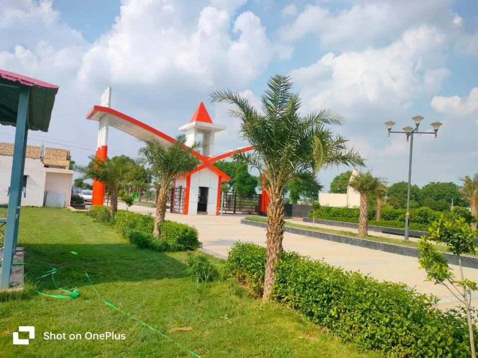 KRS Radha Rani Township Giriraj Dharan, Chhata