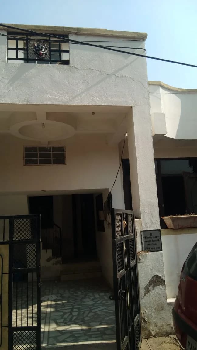 Crossworld Model Town Villa 4, Malviya Nagar