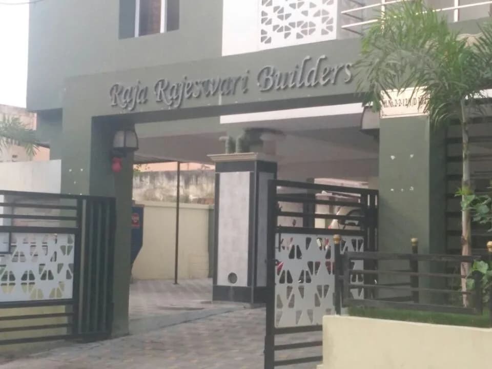 Raja Rajeswari Golden Towers, DD Colony