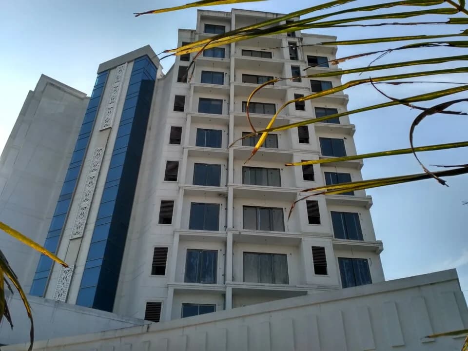 Dheeraj Equest, Juhu