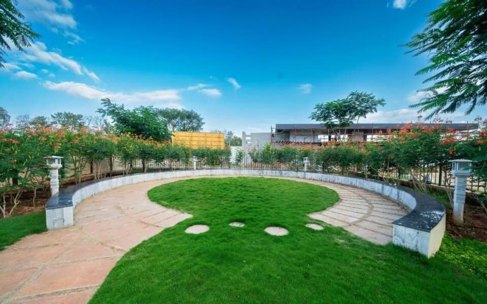 Saha Elegance, Bogadi